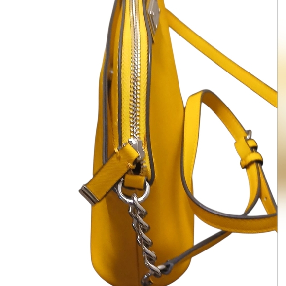 Calvin Klein - NWOT, Yellow Crossbody Bag, Adjustable Strap, Zippered Closure, - Picture 6 of 12